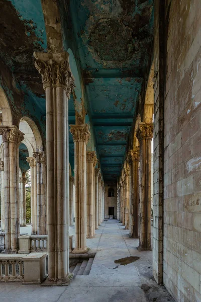 stock image Old colonnade in an abandoned palace. Former sanatorium Medea in Tskaltubo.