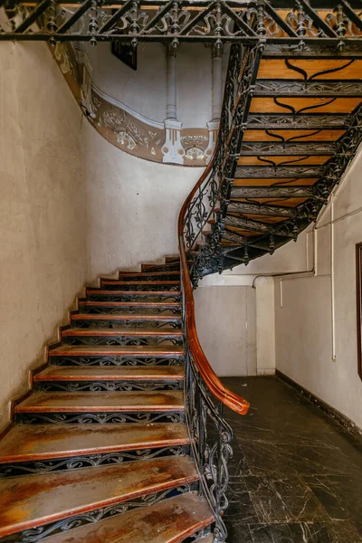 Vintage Forjado Escada Espiral Ferro Fundido Antiga Mansão — Fotografia de Stock