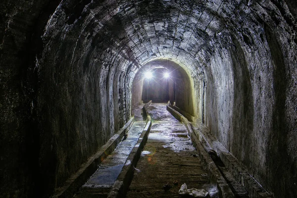 Tunnel Voûté Avec Murs Béton Dans Ancien Bunker Abandonné Mine — Photo