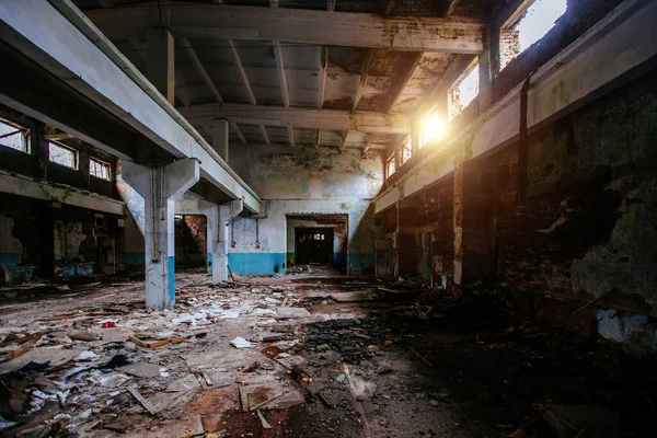 Antiguo Vacío Roto Abandonado Interior Del Edificio Industrial — Foto de Stock