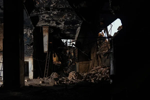 Сожженный Разрушенный Интерьер Промышленного Здания После Пожара Последствия Войны Пожара — стоковое фото