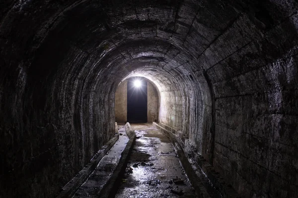 Tunnel Voûté Avec Murs Béton Dans Ancien Bunker Abandonné Mine — Photo