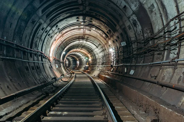 Kulatý Podzemní Tunel Metra Trubkami — Stock fotografie