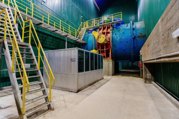 Tubo Grande Con Sistema Regulación Agua Central Hidroeléctrica — Foto de Stock