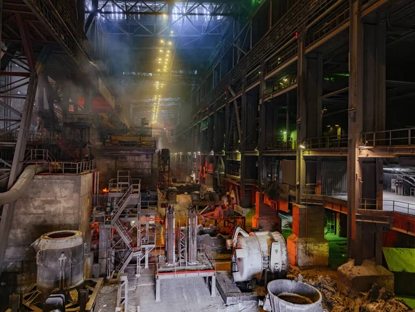 Järngjutning Vid Gjuteriet Metallurgiska Fabriken — Stockfoto