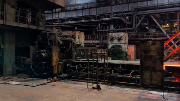 Fabryka Walcowanego Metalu Gorący Pręt Stalowy Przenośniku Poruszającym Się Przez — Wideo stockowe