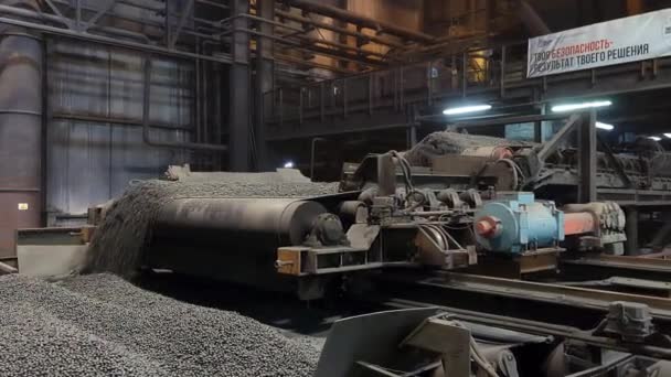 Industrielle Produktionslinie Von Eisenerzpellets Der Hüttenfabrik — Stockvideo