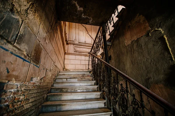 Velhas Escadas Velha Casa Abandonada Tbilisi — Fotografia de Stock