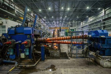 Yuvarlanan top değirmeni. Çelik öğütücü topların üretimi.