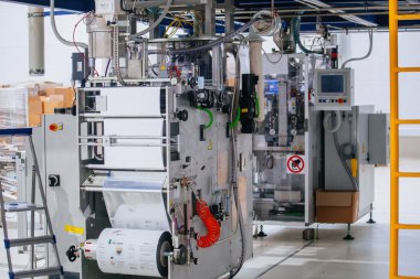 Kahve paketleme, paketleme ve istifleme makinesi..