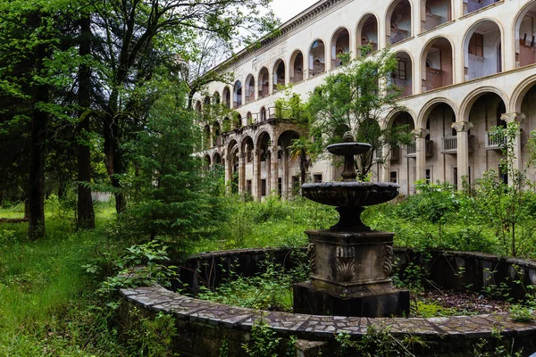 Ruined Overgrown Old Abandoned Soviet Sanatorium Iveria Tskaltubo Georgia — Stock Photo, Image