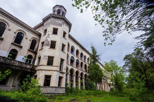 Überwucherte Ruinen Verlassenes Sowjetisches Sanatorium Iveria Tskaltubo Georgien — Stockfoto