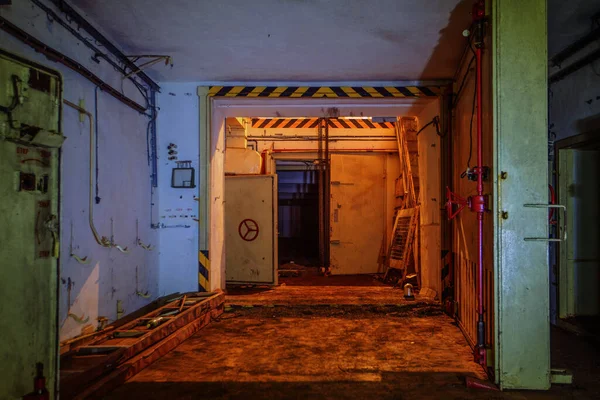 Bunker Που Φιλοξενεί Πυρηνικά Όπλα Μεγάλη Αλεξίσφαιρο Θωρακισμένη Πόρτα — Φωτογραφία Αρχείου