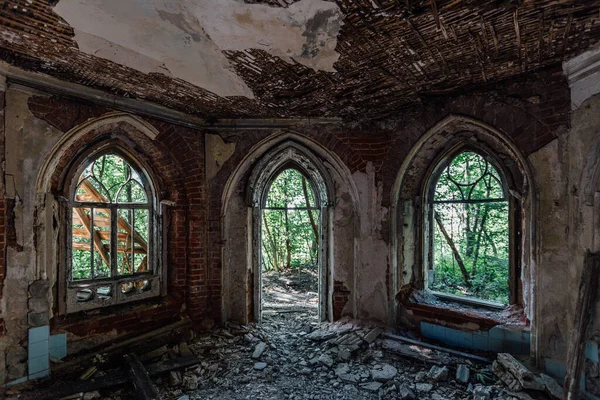 Binnen Oude Verwoeste Historische Herenhuis Gotische Stijl — Stockfoto