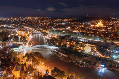 Tiflis şehir merkezindeki İHA hava görüntüsü.