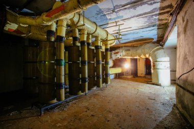 Sovyet sığınağında veya sığınağında hava filtreleme ve havalandırma sistemi.