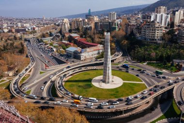 Heroes Meydanı yakınlarındaki çevre yolu kavşağı, Tiflis, hava manzarası.