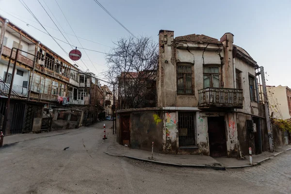 Vecchie Case Squallide Nel Quartiere Delle Baraccopoli Tbilisi — Foto Stock
