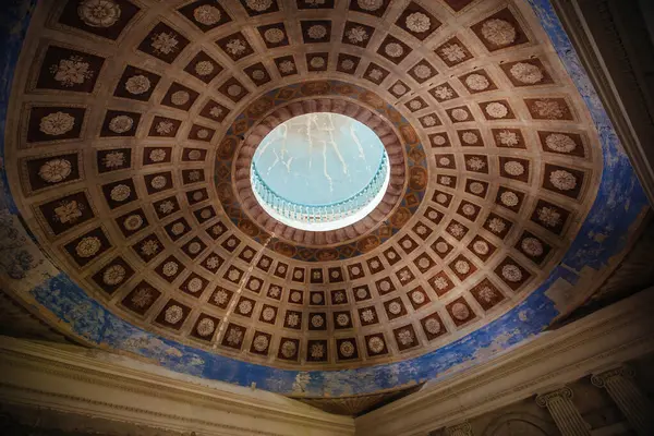 Vista Inferiore Della Cupola Ornata Del Palazzo Znamenskoye Rayok — Foto Stock