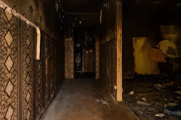 Ausgebranntes Mehrfamilienhaus Folgen Von Bränden — Stockfoto