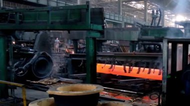 Dökümhanede demir boru santrifüj boru döküm makinesi