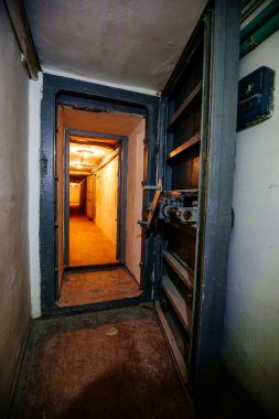 Eski terk edilmiş Sovyet sığınağı, sığınak..