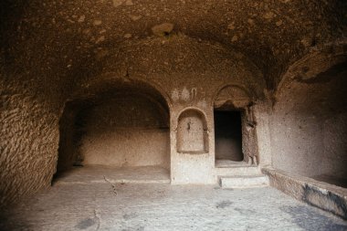 Gürcistan 'daki Vardzia mağara manastırında..