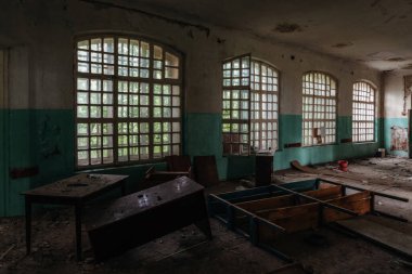 Voronezh Bölgesi 'ndeki eski Orlovka Akıl Hastanesi' nde. Terk edilmiş karanlık akıl hastanesi.