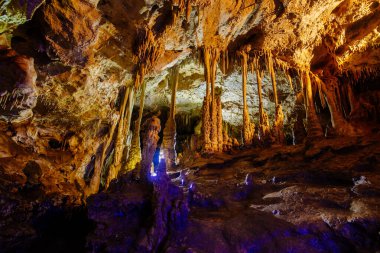 Adygea 'daki güzel doğal mağara.