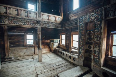 Georgia Ajara 'da terk edilmiş eski ahşap cami..