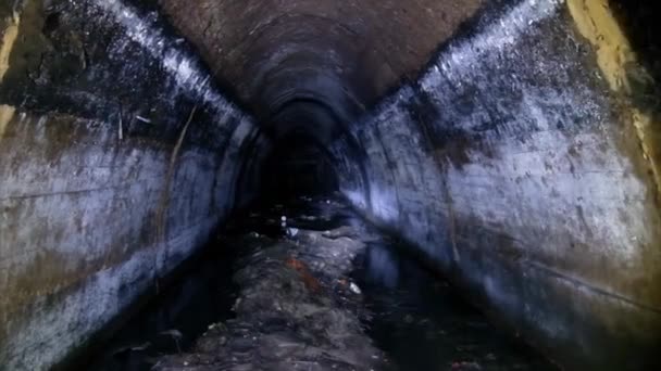 Túnel Esgoto Urbano Subterrâneo Grande Coletor Esgoto — Vídeo de Stock