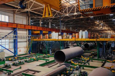 Modern dikiş boru fabrikası üretim hattı.