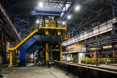 Yuvarlanan metal fabrikası. Devamlı sıcak değirmen