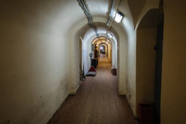 Tarihi binanın altındaki mahzen tüneli..