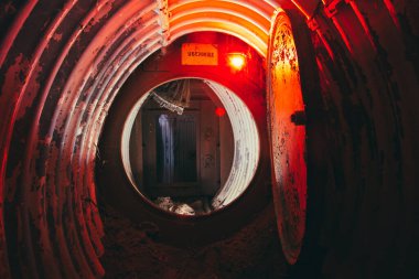 Küçük hızlı bomba sığınağı.