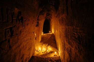 Migulinskaya, Rostov Oblastı 'ndaki karanlık yeraltı tebeşir mağarası tapınağı..