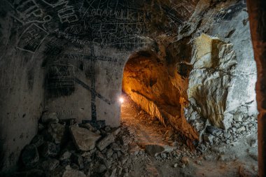 Migulinskaya, Rostov Oblastı 'ndaki karanlık yeraltı tebeşir mağarası tapınağı..