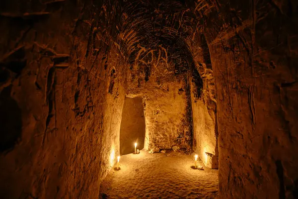 Migulinskaya, Rostov Oblastı 'ndaki karanlık yeraltı tebeşir mağarası tapınağı..