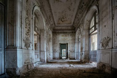 Büyük Prens Mikhail Nikolaevich Romanov 'un terk edilmiş eski sarayı. Peterhof 'daki Malikane Mikhailovka.