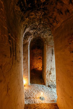 Migulinskaya, Rostov Oblastı 'ndaki karanlık yeraltı tebeşir mağarası tapınağı..