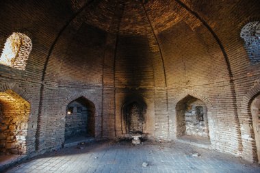 Vashlovani, Gürcistan 'daki eski terk edilmiş ortaçağ kulesi..