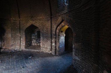 Vashlovani, Gürcistan 'daki eski terk edilmiş ortaçağ kulesi..