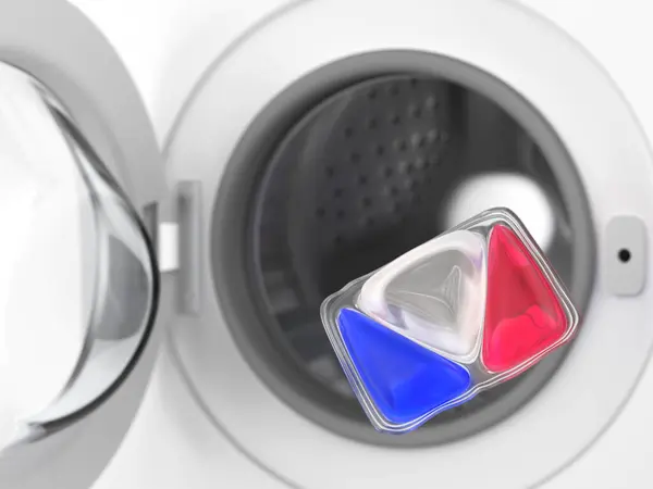 Çamaşır Makinesinin Önünde Çamaşır Deterjanı Kapsülü — Stok fotoğraf