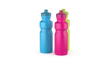 Üç farklı renkte plastik şişe.