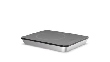 Beyaz arka plan cooktop taşınabilir indüksiyon