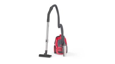 Beyaz arka planda çantasız ve el yapımı elektrikli süpürgeler.