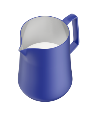 Şeffaf arkaplanda mavi metal süt köpürtme sürahisi