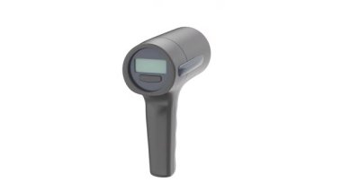 Beyaz arkaplanda dijital ekranı olan el bilgisayarı radar silahı