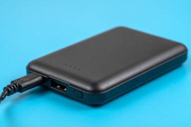 mavi arkaplandaki güç bankası