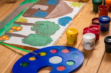 Çocuk suluboya ile boyama